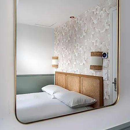 District Nation Hotel 2*