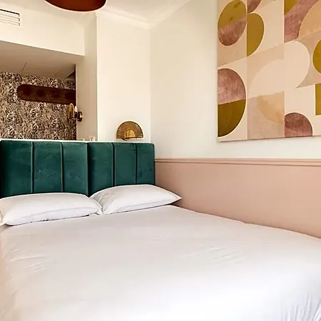 District Nation Hotel 2*